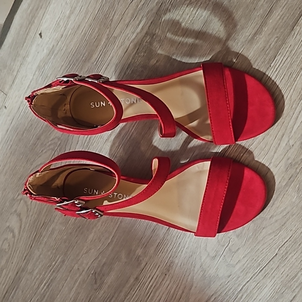 ✨️❤️Beautiful Sun + Stone Red Buckle & Zip Back Wedge Heels Size 5.5 - Picture 2 of 16